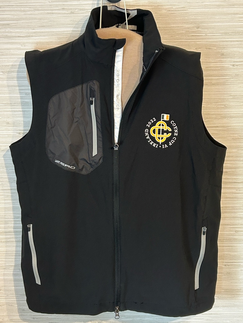 NWT Zero Restriction Z700 Full Zip Golf Vest Black Coyne Cup Ireland 2022 Mens M